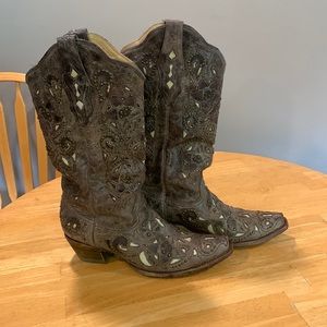 Beautiful studded lazor cutout Coral cowboy boots
